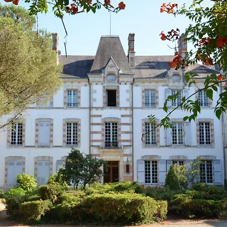 Chateau Des Bretonnieres Sur Vie - Et 4 Personnes 3* Commequiers